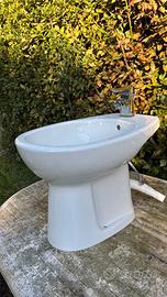 Bidet in ceramica con miscelatore H39,5xL54