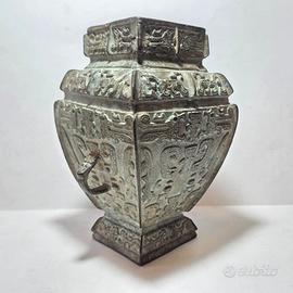 Vaso in stile Fanghu Bronzo Arcaico Cina XIX/XX S.