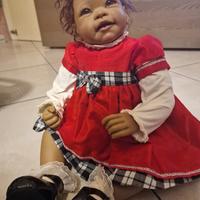 Bambola etnica dallo stile realistico.