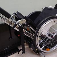 Montascale cingolato per disbili