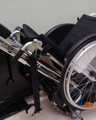 Montascale cingolato per disabili