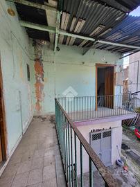 MONOLOCALE A AFRAGOLA