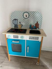 Cucinetta giocatolo in legno
