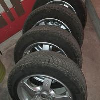 Pneumatici 4 stagioni 205/60 R16 cerchi in lega