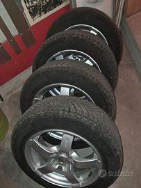 Pneumatici 4 stagioni 205/60 R16 cerchi in lega