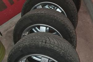 Pneumatici 4 stagioni 205/60 R16 cerchi in lega