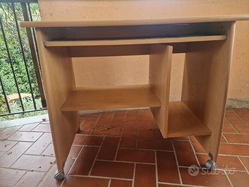 Scrivania in legno