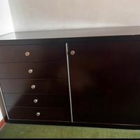 Mobile basso con anta e cassetti