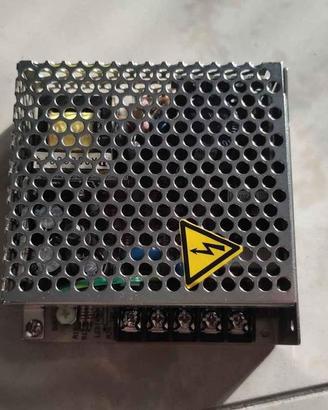 Alimentatore stabilizzato regolabile 12V 2.1A