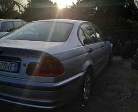 BMW 320 entra