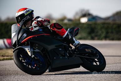 Yamaha R3 pronto pista