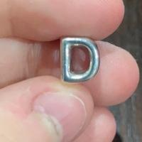 charm pandora lettera D originale