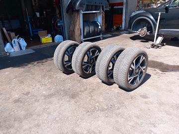 4 cerchi toyota CHR  completi di gomme invernali 