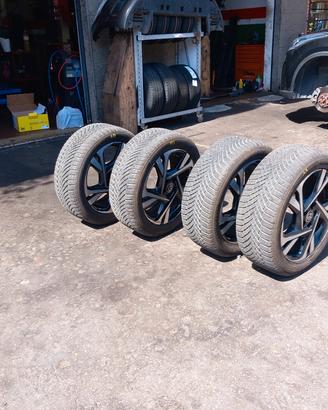 4 cerchi toyota CHR  completi di gomme invernali 