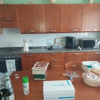 Cucina con piano in marmo 