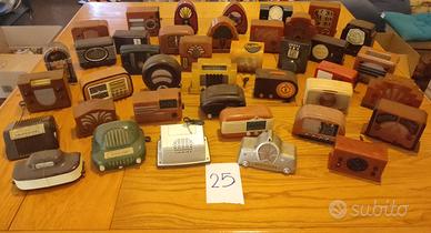 Collezione di mini radio stile vintage