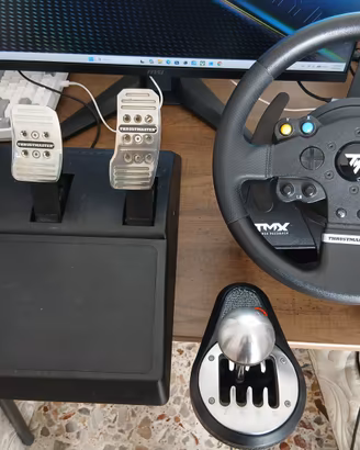 Thrustmaster TMX con pedaliera e cambio