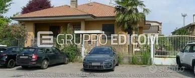 Immobile in asta di 281 m² con 5 locali e box auto