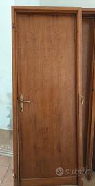 Serie di porte in legno da interno