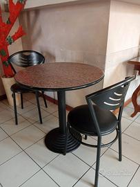 5 Tavoli da bar con 13 sedie 