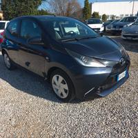 Toyota Aygo 1.0 VVT-i 69 CV 5 porte x-play MMT