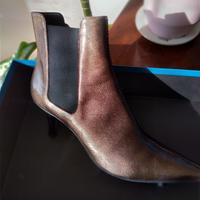 Stivaletti femminili in pelle metalizzati lucidi