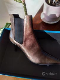 Stivaletti femminili in pelle metalizzati lucidi