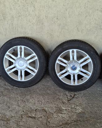 Gomme 165/65R14 complete di cerchi