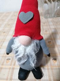 Gnomo Rosso con Cuore

Grigio