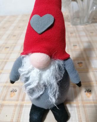 Gnomo Rosso con Cuore

Grigio