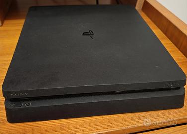 Playstation 4 con accessori