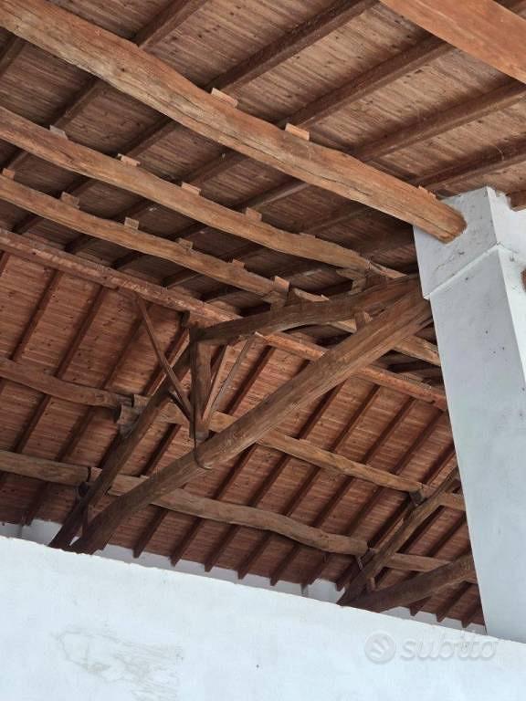Rustico / Casale di 2500 m² con più di 5 locali a - Vista 2