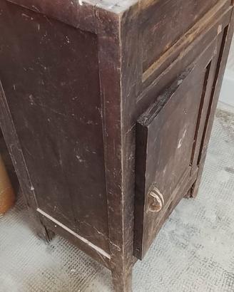 Comodino da ristrutturare