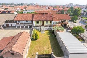 VOLPIANO VILLA SU UN UNICO LIVELLO CON AUTORIMESSA