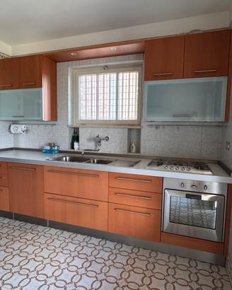 Cucina completa di elettrodomestici