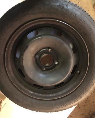 4 gomme antineve  con 4 cerchi in ferro