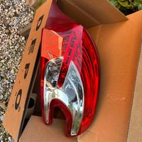 Faro posteriore dx peugeot 208
