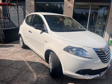 Lancia Ypsilon 1.2 69 CV 5P S&S Platinum - 2012