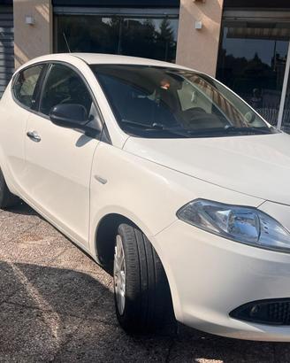 Lancia Ypsilon 1.2 69 CV 5P S&S Platinum - 2012
