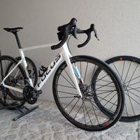 BdC Focus Izalco Max M - Ultegra 11v elettrico 