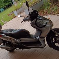 Yamaha X-Max 250 con accessori