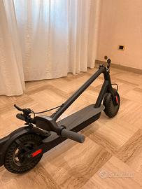 Monopattino piegevole 350W -Ruote 10" Antiforatura