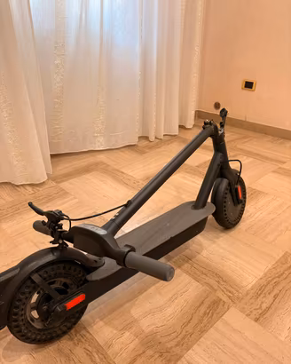 Monopattino piegevole 350W -Ruote 10" Antiforatura