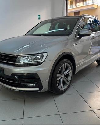 Volkswagen Tiguan 2.0 TDI SCR DSG 4MOTION R-Line 1