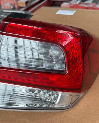 FARO POSTERIORE DESTRO SUBARU XV