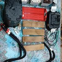 Acquario con filtro esterno e accessori.