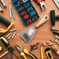 attrezzi di giardinaggio e ferramenta