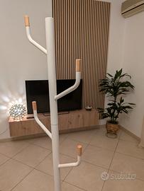 set di tavolo sedie mensole e cappottiera