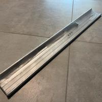 Mensola Klang di Ikea in alluminio