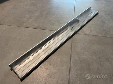 Mensola Klang di Ikea in alluminio